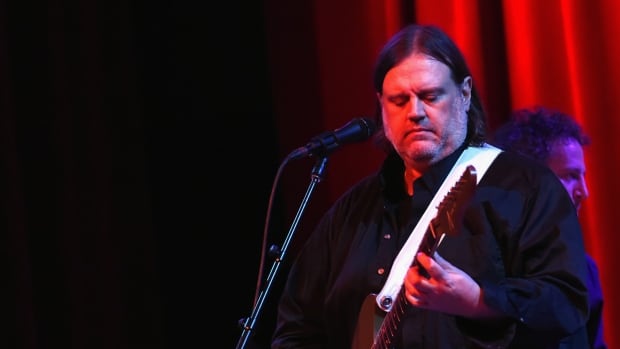 Matthew Sweet back in U.S. after suffering ‘debilitating’ stroke in Toronto | CBC News