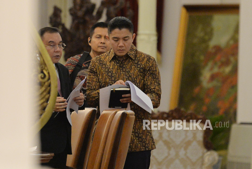 Mayor Teddy Dipastikan Masih Aktif Sebagai TNI Meski Menjabat Seskab, Begini Penjelasannya |Republika Online