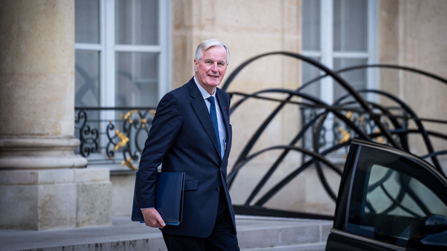 Michel Barnier a été opéré d’une “lésion cervicale” durant le week-end et a repris “normalement son travail” lundi, annonce Matignon