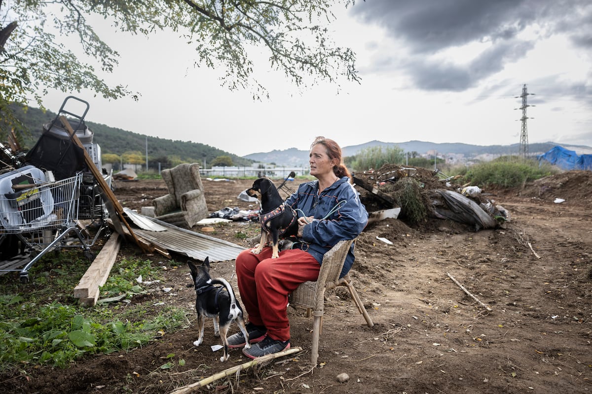 Montcada i Reixach quiere acabar con la ‘favela’ del Besòs y desmantela uno de sus campamentos de chabolas