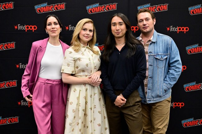 NYCC Video: Ghosts Stars Tease Witch Trial ‘Betrayal,’ a First for 2 Characters, and Finally Meeting [Spoiler]