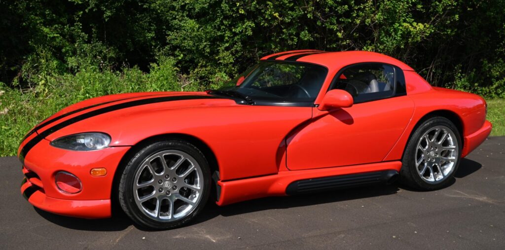 No Reserve: 15k-Mile 1994 Dodge Viper RT/10