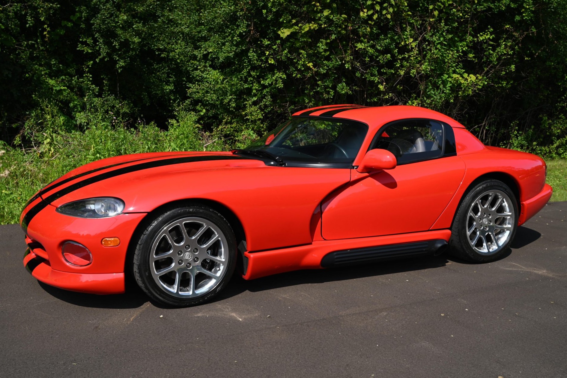 No Reserve: 15k-Mile 1994 Dodge Viper RT/10