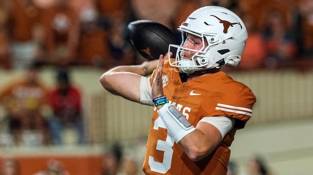 No, UT Austin is not texting students to say their tickets have been revoked for throwing trash on the field at Georgia game