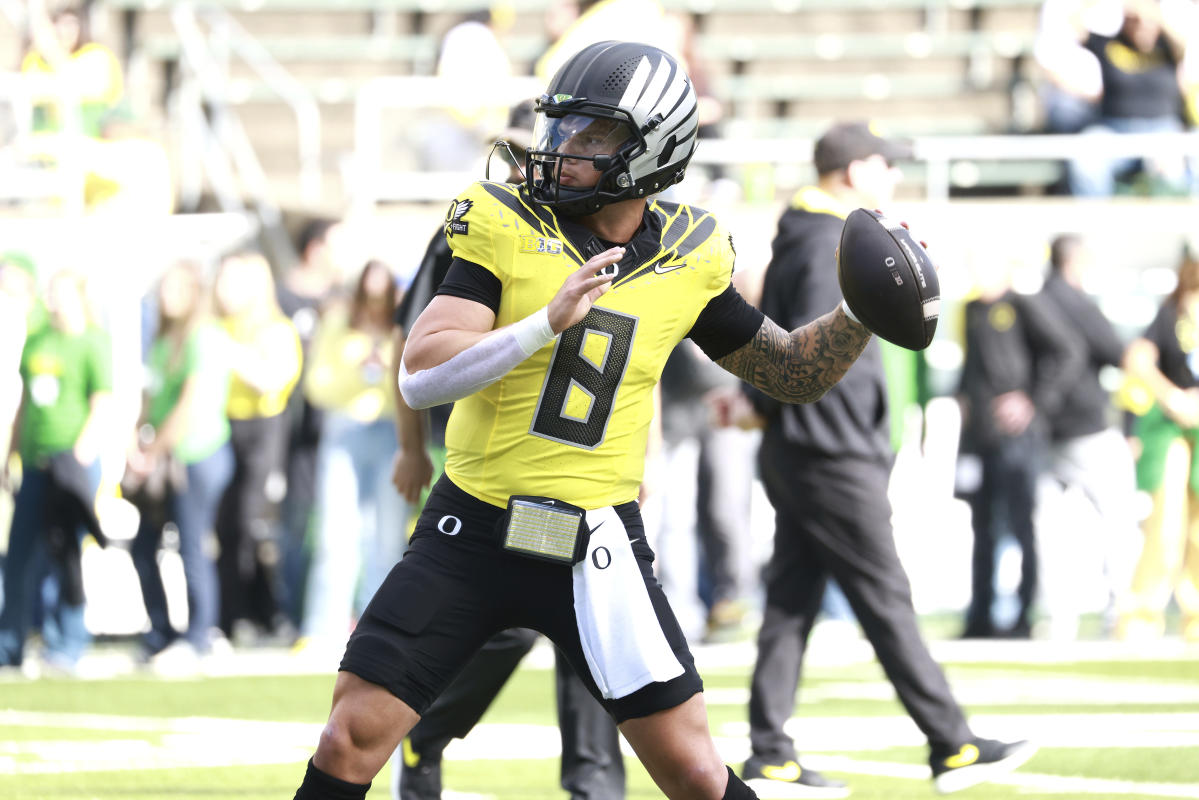 Oregon’s Dillon Gabriel moves into 2nd place on NCAA’s all-time TD pass list