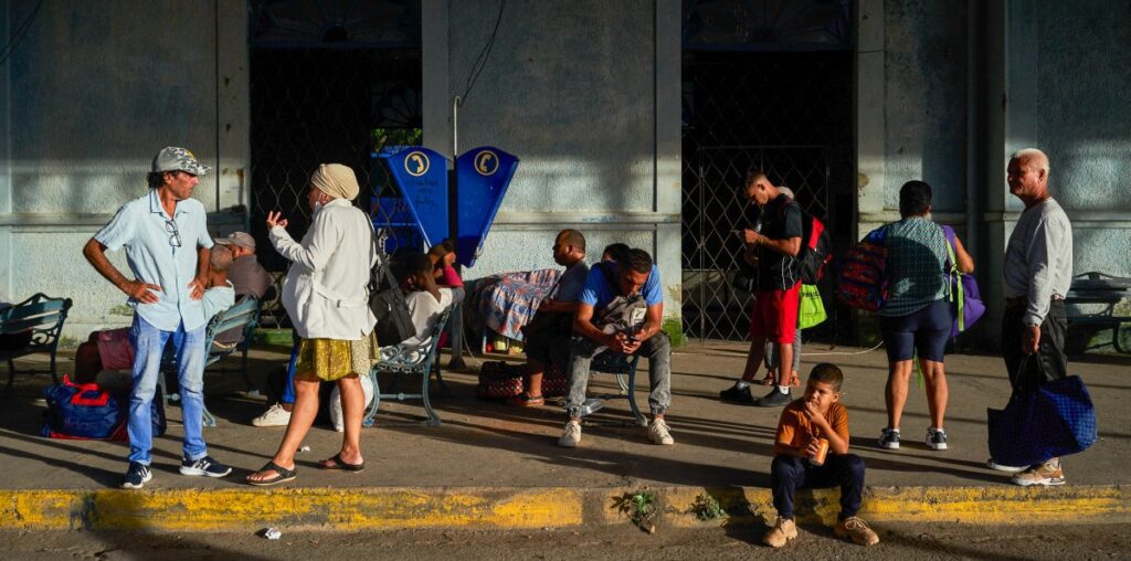 Power goes out on entire island of Cuba, leaving 10 million people without electricity