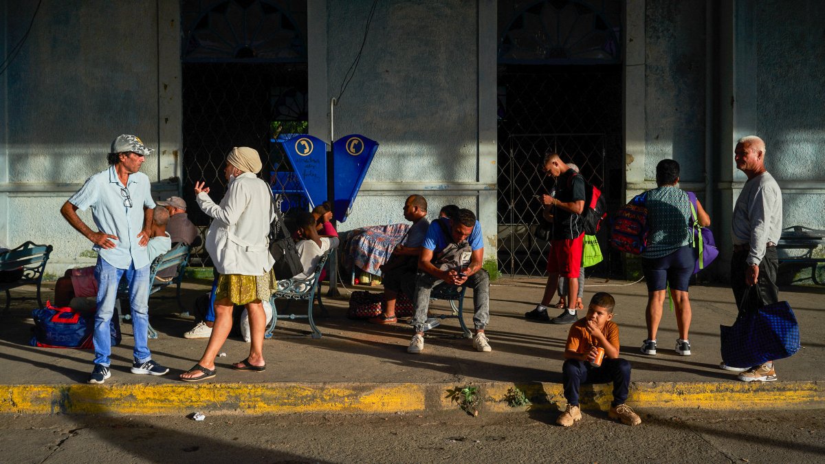 Power goes out on entire island of Cuba, leaving 10 million people without electricity