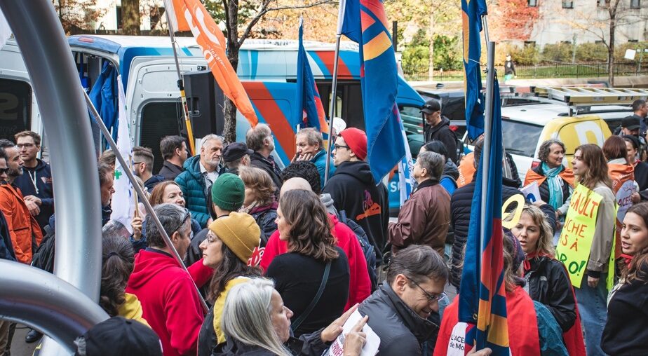 « Précarité énergétique » | Manifestation contre le projet de loi 69 sur l’énergie devant le bureau de Legault