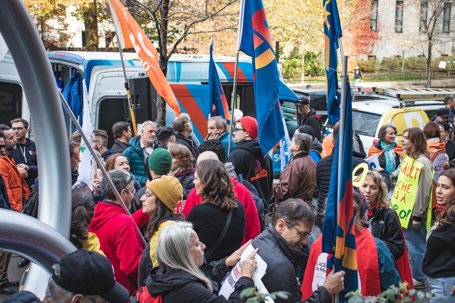 « Précarité énergétique » | Manifestation contre le projet de loi 69 sur l’énergie devant le bureau de Legault