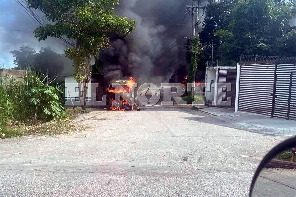 Queman otra vez vehículos y comercios en Villahermosa