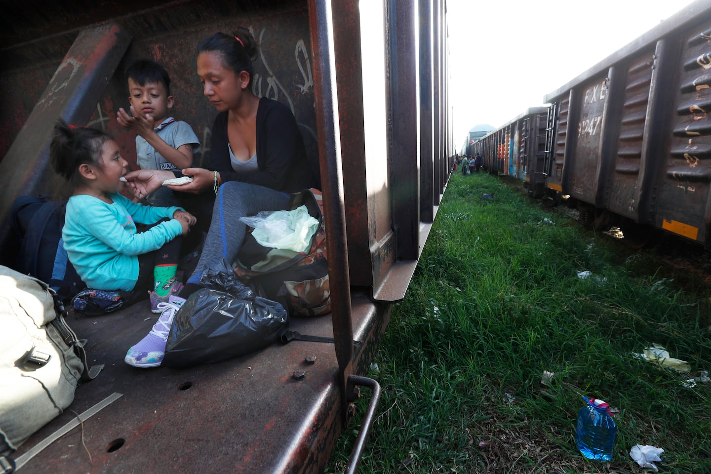 Recent photos of the ongoing migrant struggle – The Boston Globe