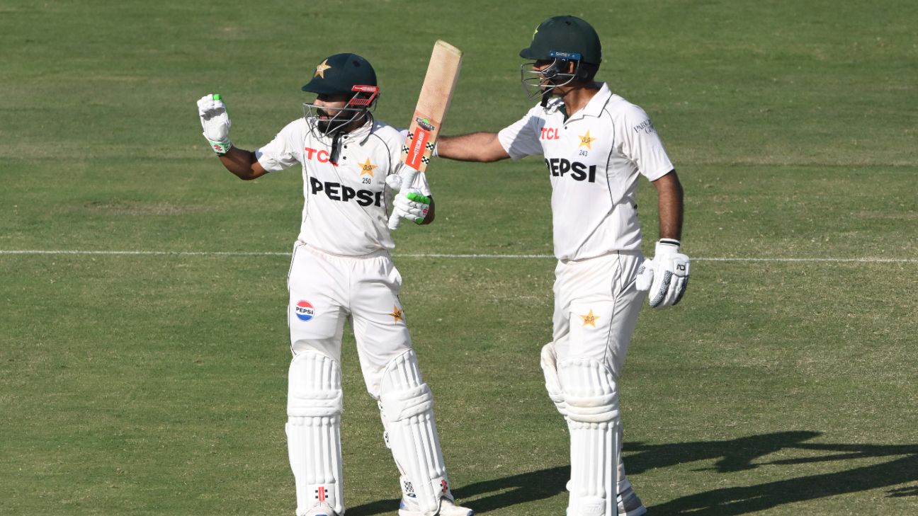 Shakeel, Sajid, Noman leave England on the ropes as Pakistan surge