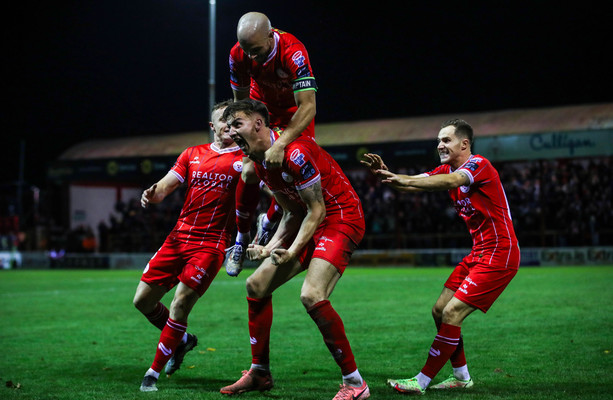 Shelbourne take slender advantage into final two games as title contenders all earn wins