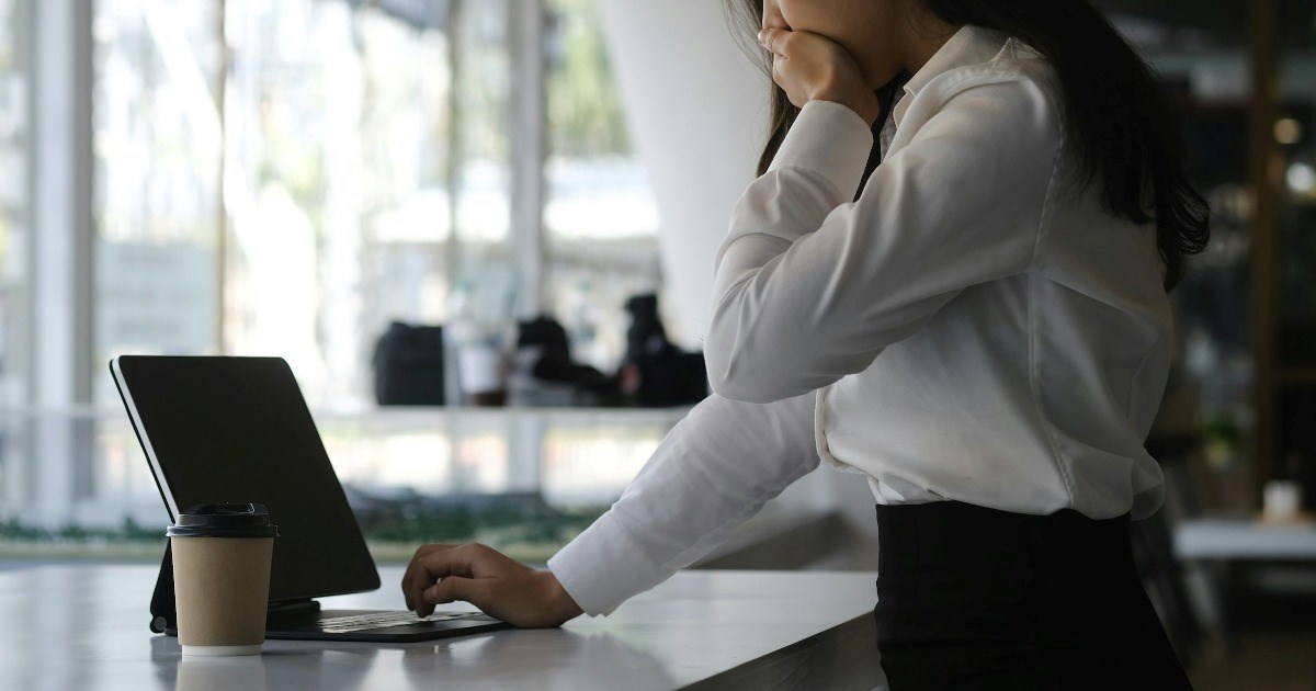 Slothful coworker demands employee’s bonus claiming that she deserves it more, gets 3-week suspension: ‘[She] is going around the office calling me “selfish” and “greedy”’