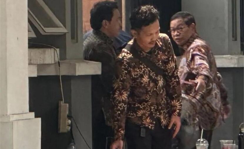 Calon Gubernur DKI Jakarta Pramono Anung (kanan) tiba di kawasan Rumah Presiden Terpilih Prabowo Subianto, Jalan Kartanegara, Kebayoran Baru, Jakarta Selatan, Selasa (15/10/2024).