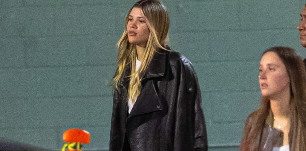 Sofia Richie Just Wore the Cool-Girl Jeans-and-Jacket Combo We've Seen All Over London and Paris