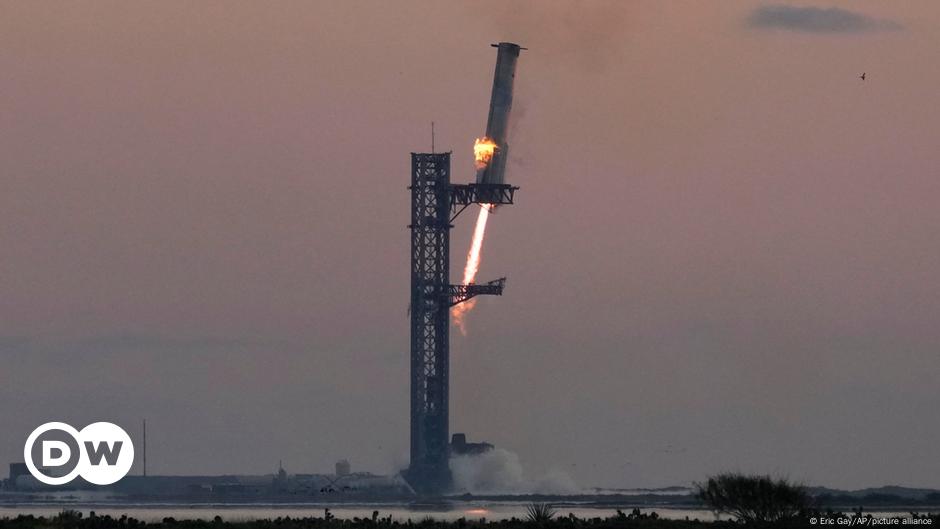 SpaceX ‘catches’ megarocket booster with metal arms – DW – 10/13/2024