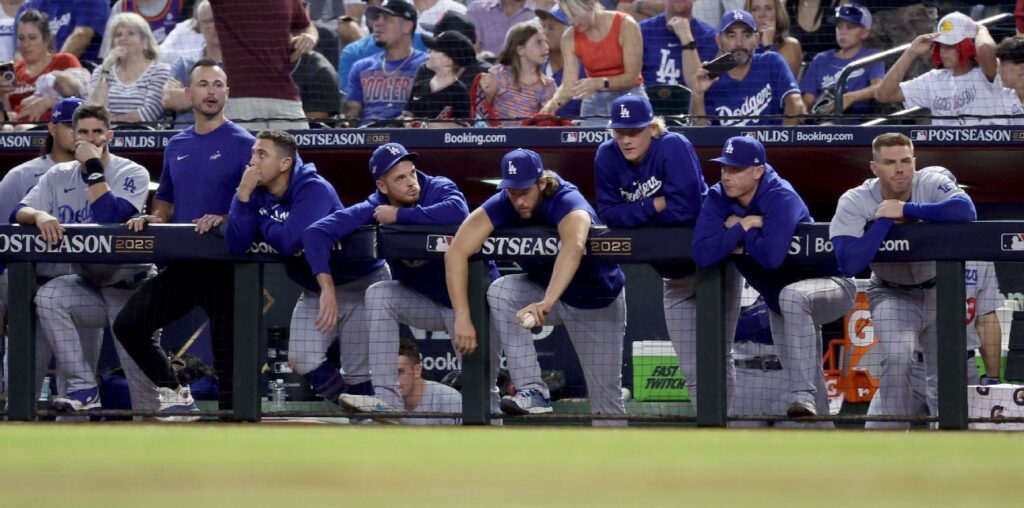 Swing and a hiss: Snake enters Dodgers dugout