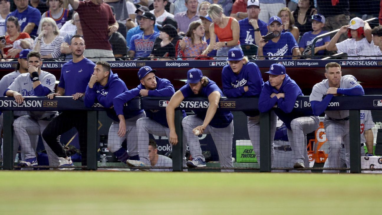 Swing and a hiss: Snake enters Dodgers dugout