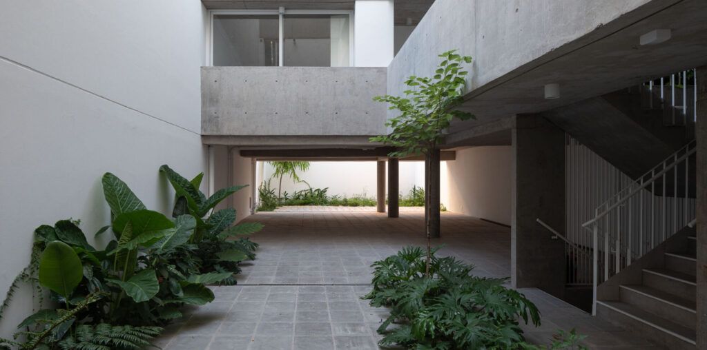 Teodoro García Residencial Building / BAS + Oszurkiewicz