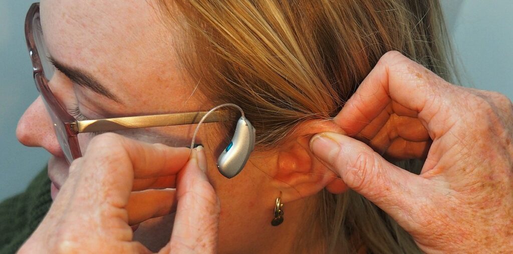 US FCC Adopts Rules That Require All Smartphones to Offer Hearing Aid Support