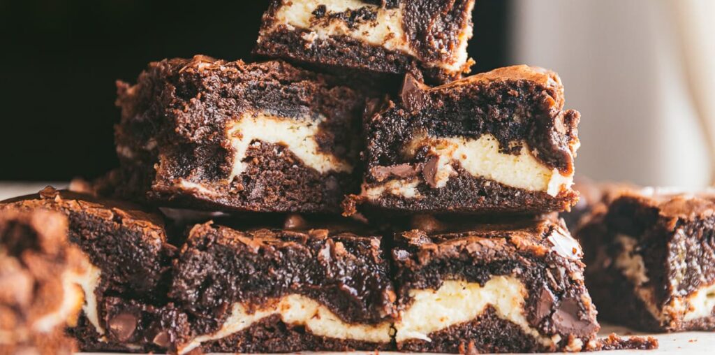 The Ultimate (EASY!) Cookies and Cream Brownies