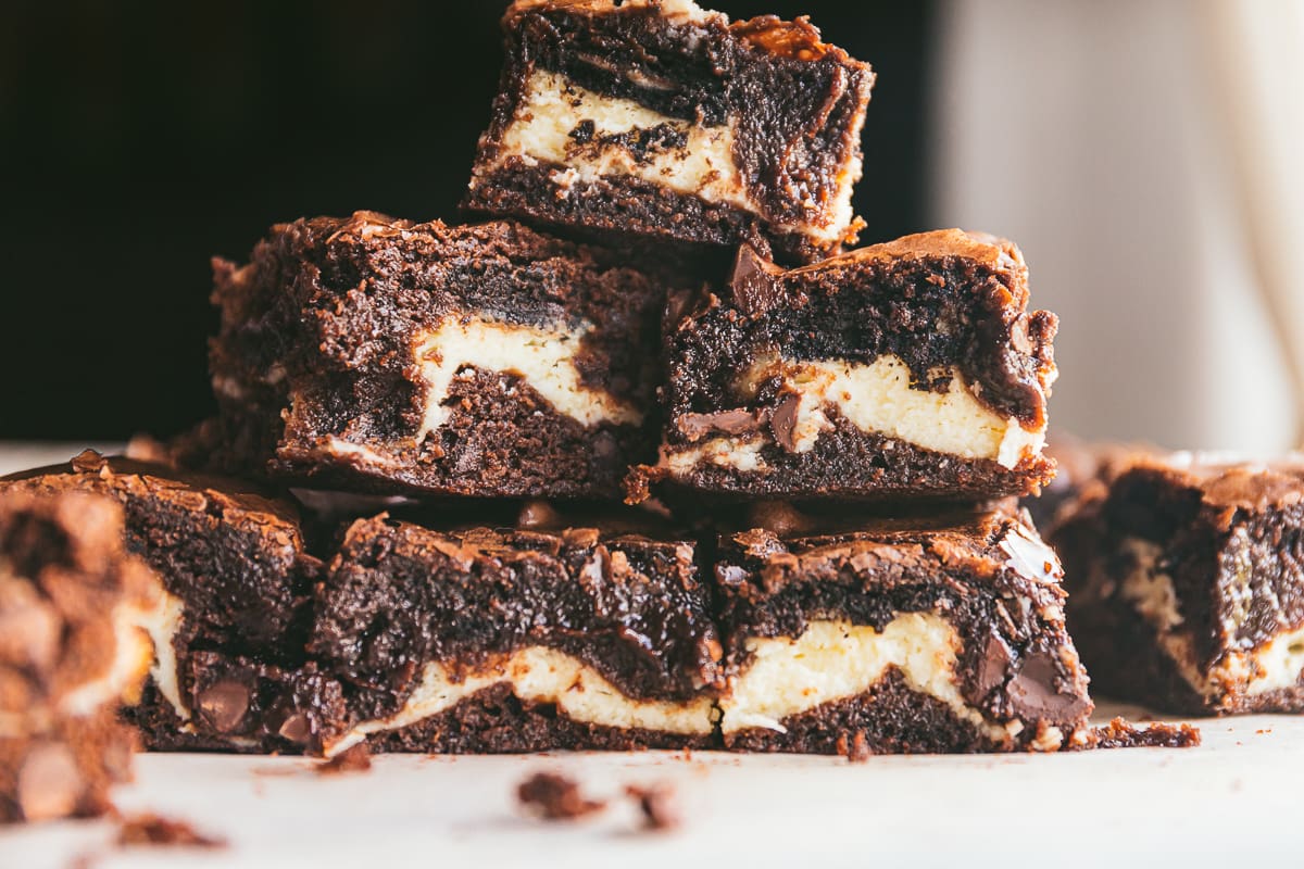 The Ultimate (EASY!) Cookies and Cream Brownies