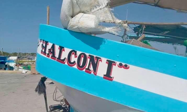 The lost boat “Halcón 1” appears overturned and without crew – The Yucatan Times