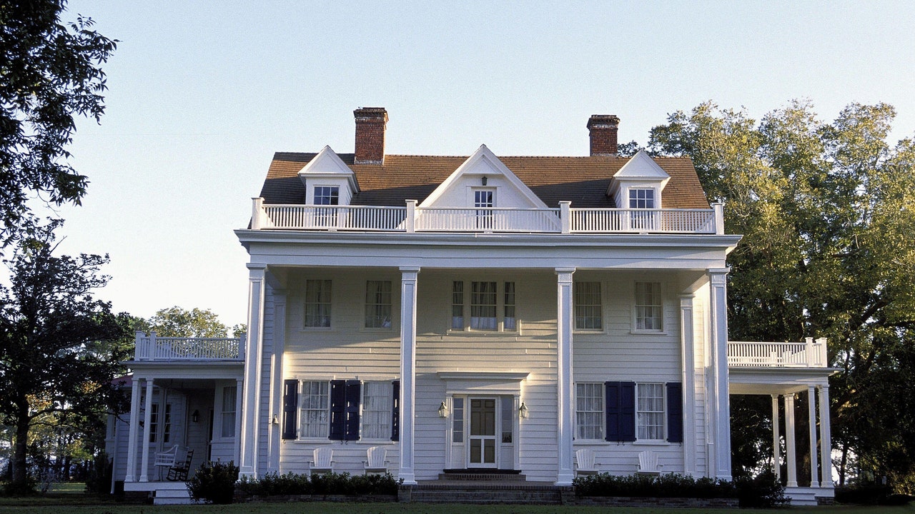 The ‘Notebook’ House: Everything You Need to Know About the Real-Life Home From the Love Story