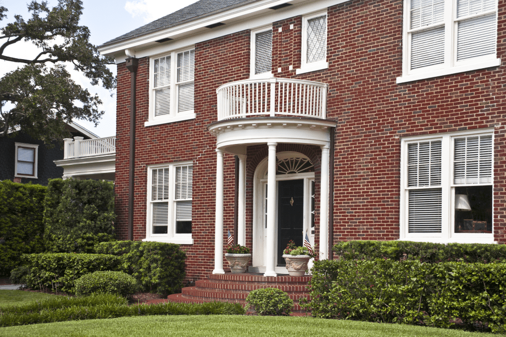 These 20 Colonial Style Homes Will Have You Feeling Warm and Cozy