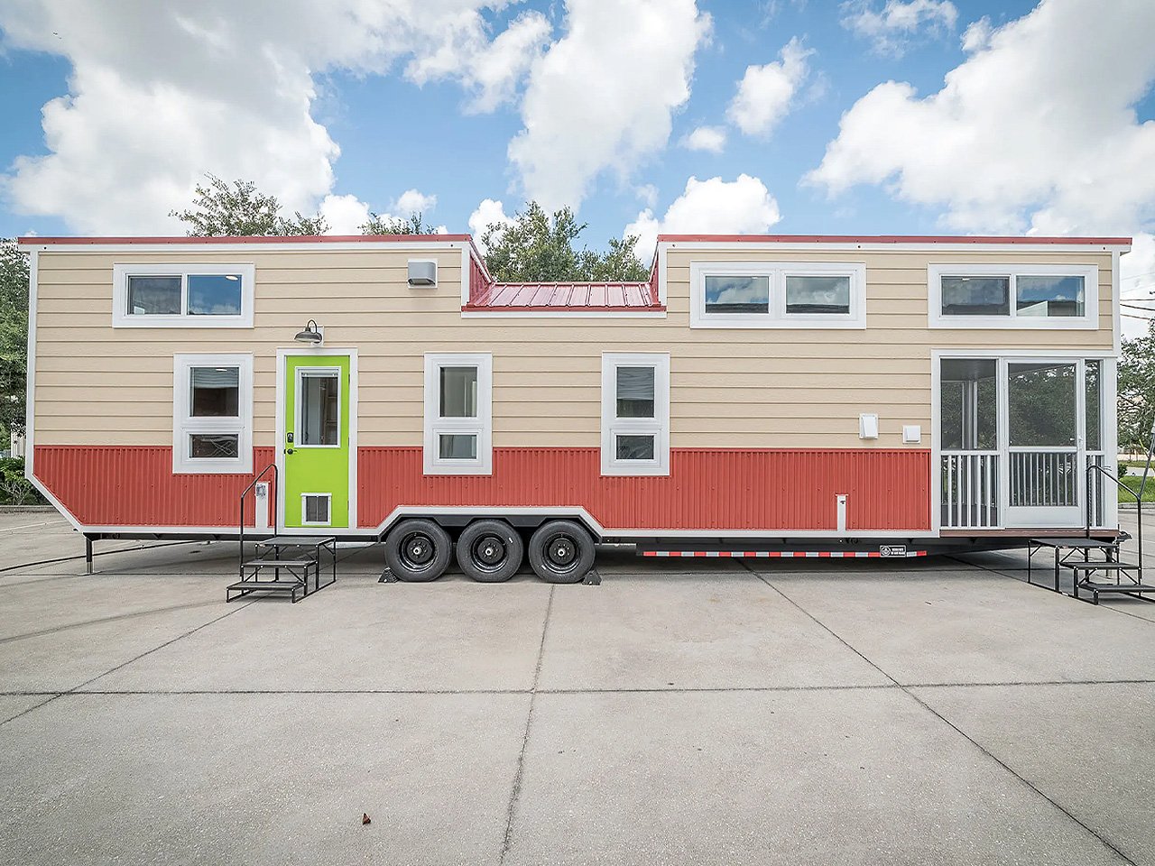 This Custom Built Tiny Home Maximizes Available Space To Sleep Seven People – Yanko Design