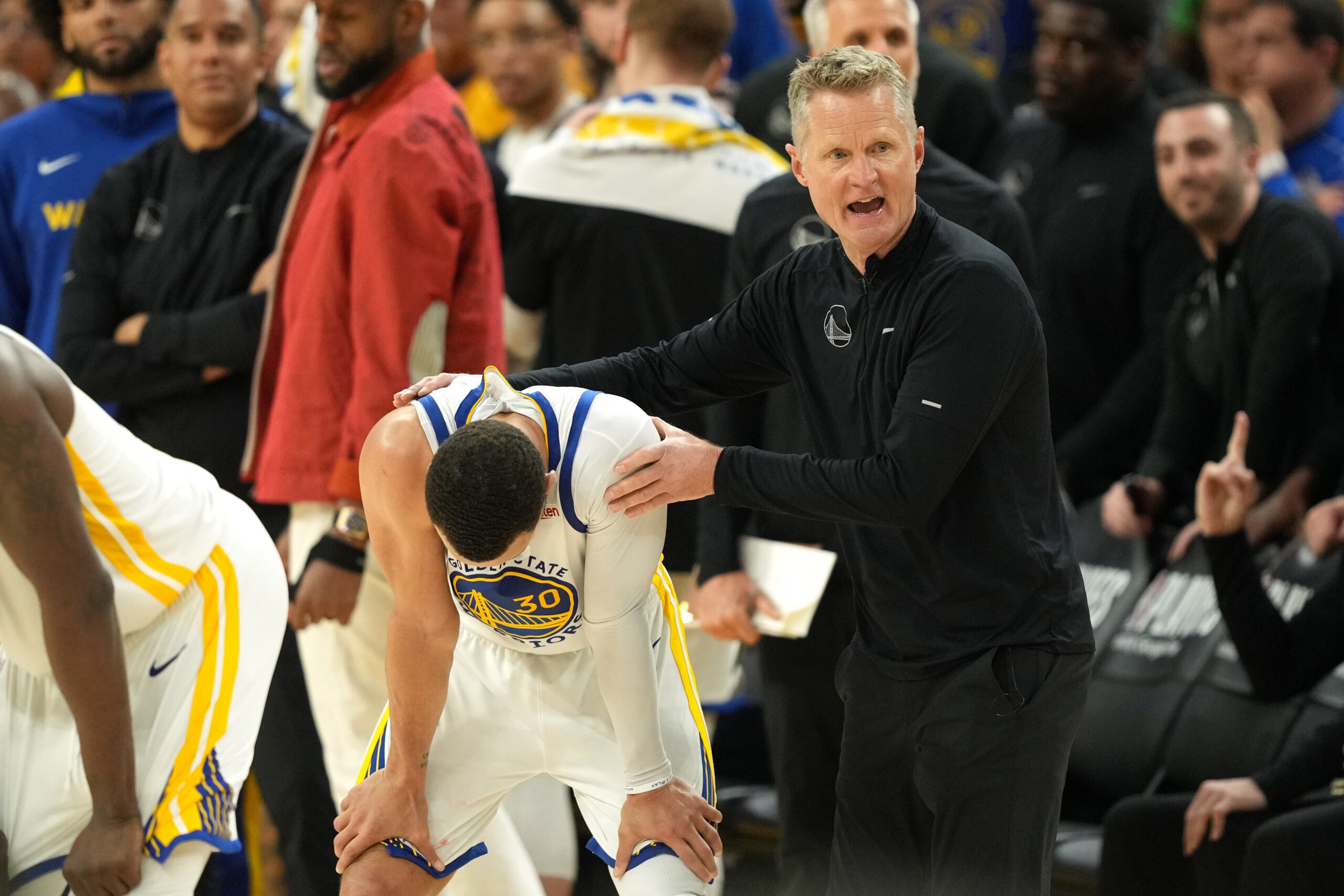 “This team ain’t winning the west”: Fans cite 2 flaws with Warriors as Steph Curry and Co. average over one 3-point attempt per minute