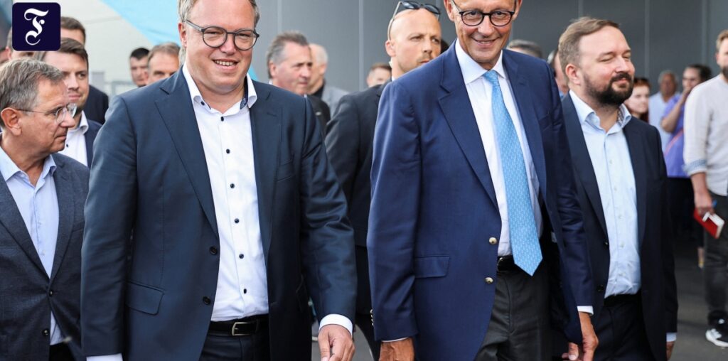 Thüringer CDU-Chef Mario Voigt hält zu Friedrich Merz