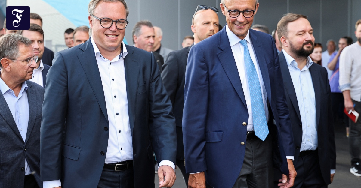 Thüringer CDU-Chef Mario Voigt hält zu Friedrich Merz