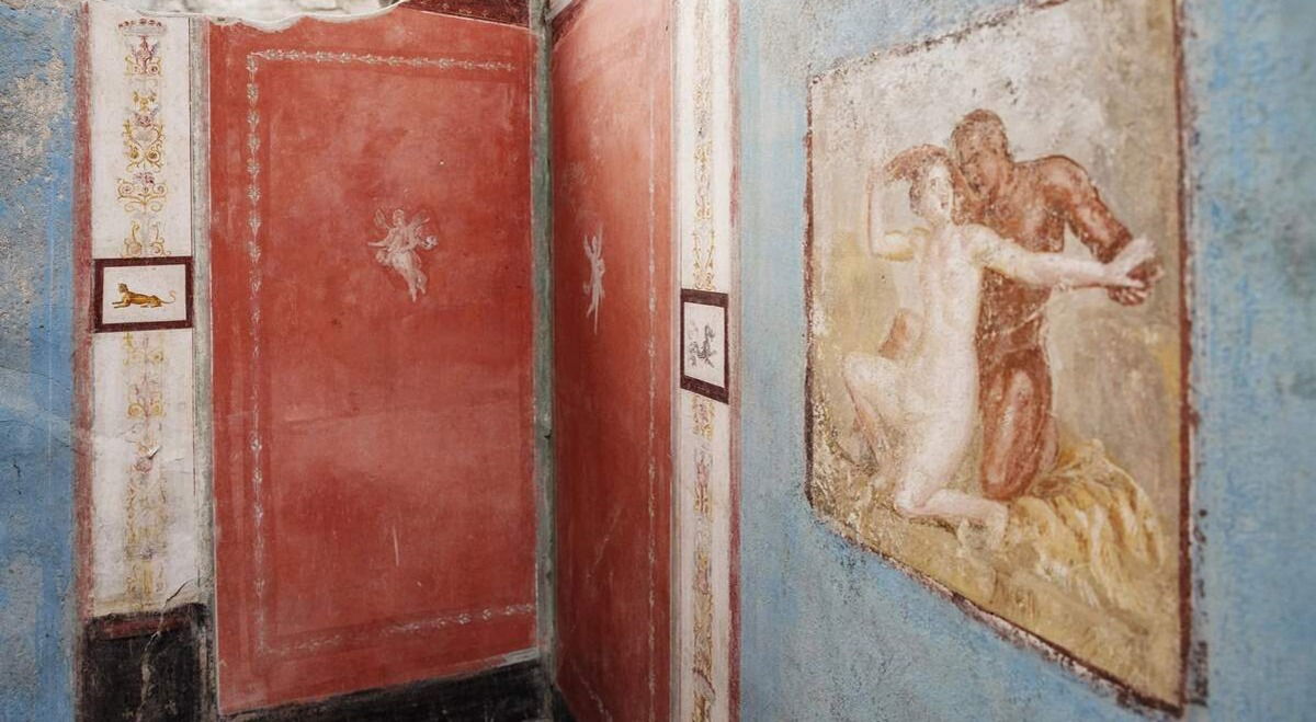 Tiny house unearthed in Pompeii