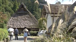 Tourists Flock to Kayabuki Village