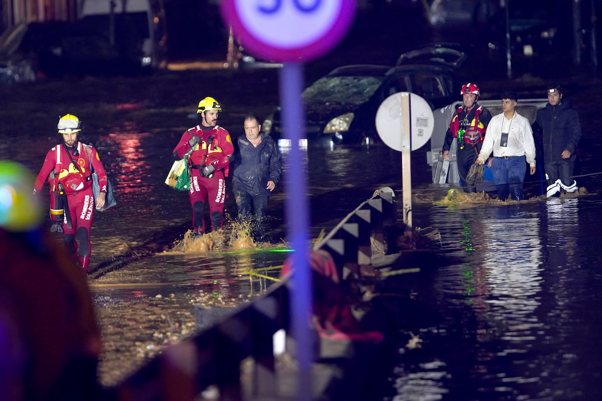 Última hora de la Dana, en directo | Al menos 13 muertos por las inundaciones en Valencia