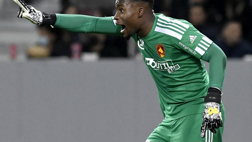 VIDEO. RAF-Lorient : incroyable, le gardien de but ruthénois Lionel Mpasi égalise de la tête à la dernière seconde !