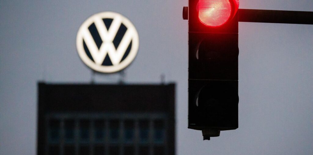 Volkswagen in crisi: l’utile operativo del terzo trimestre crolla del 42%