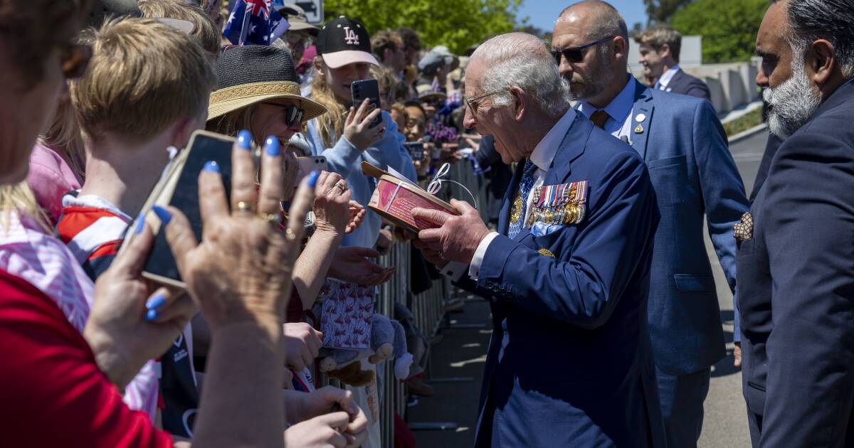 Warm, friendly Canberra crowds give King a boost amid his health concerns