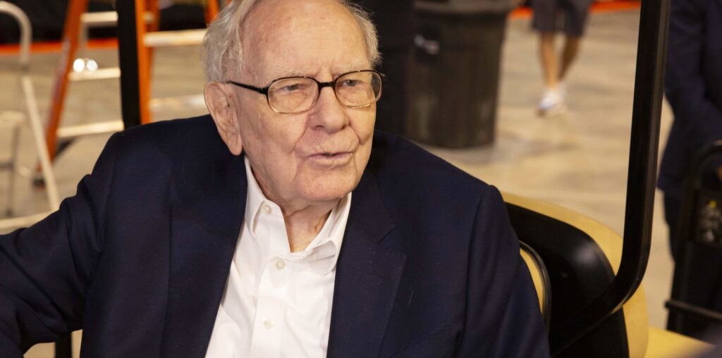 Warren Buffett — worried about impersonators — says he doesn't endorse candidates or investments