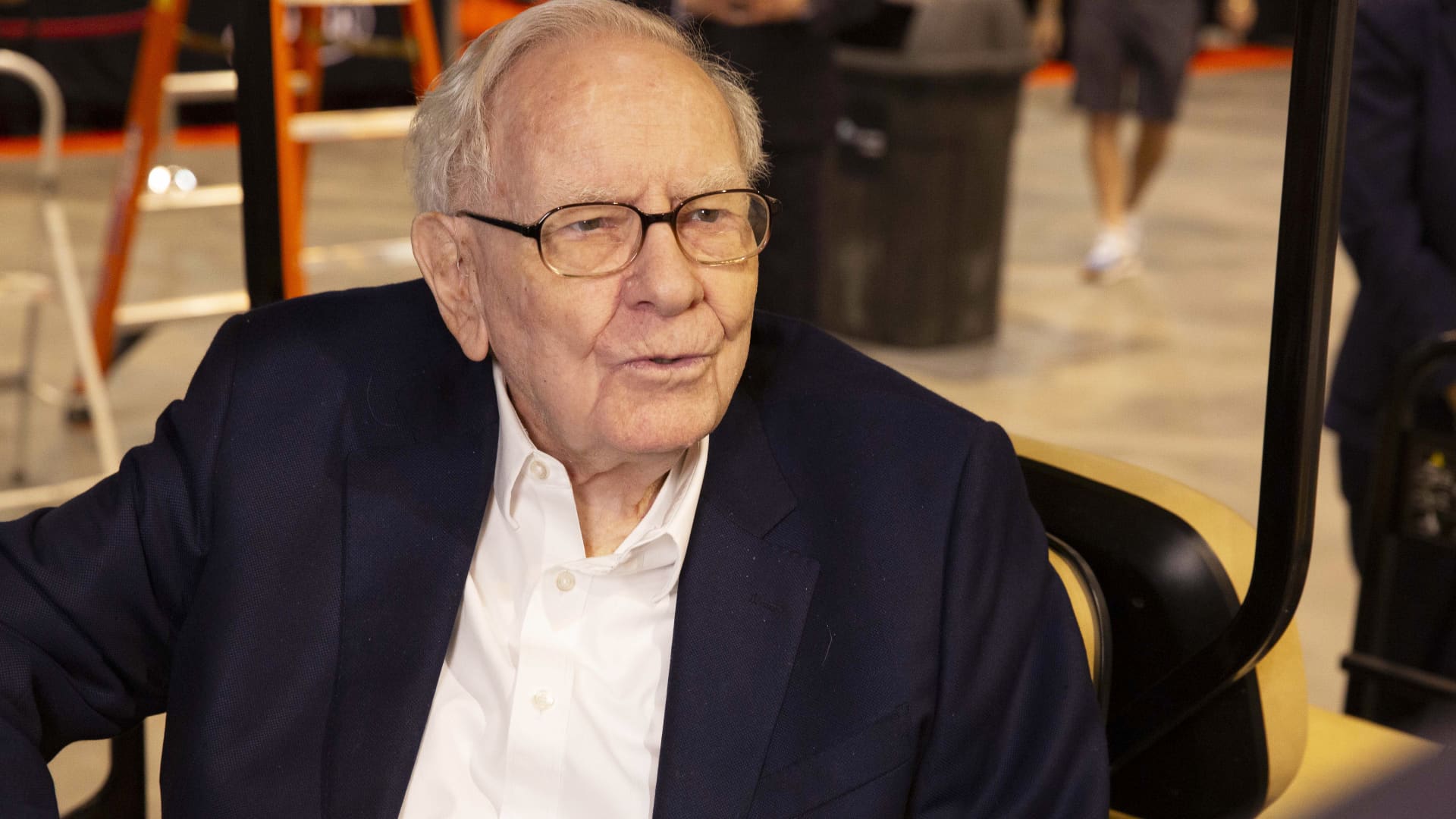 Warren Buffett — worried about impersonators — says he doesn’t endorse candidates or investments