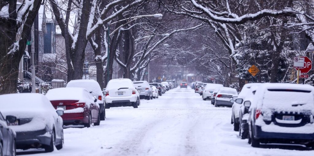 When does Chicago usually see its first snow? What history tells us