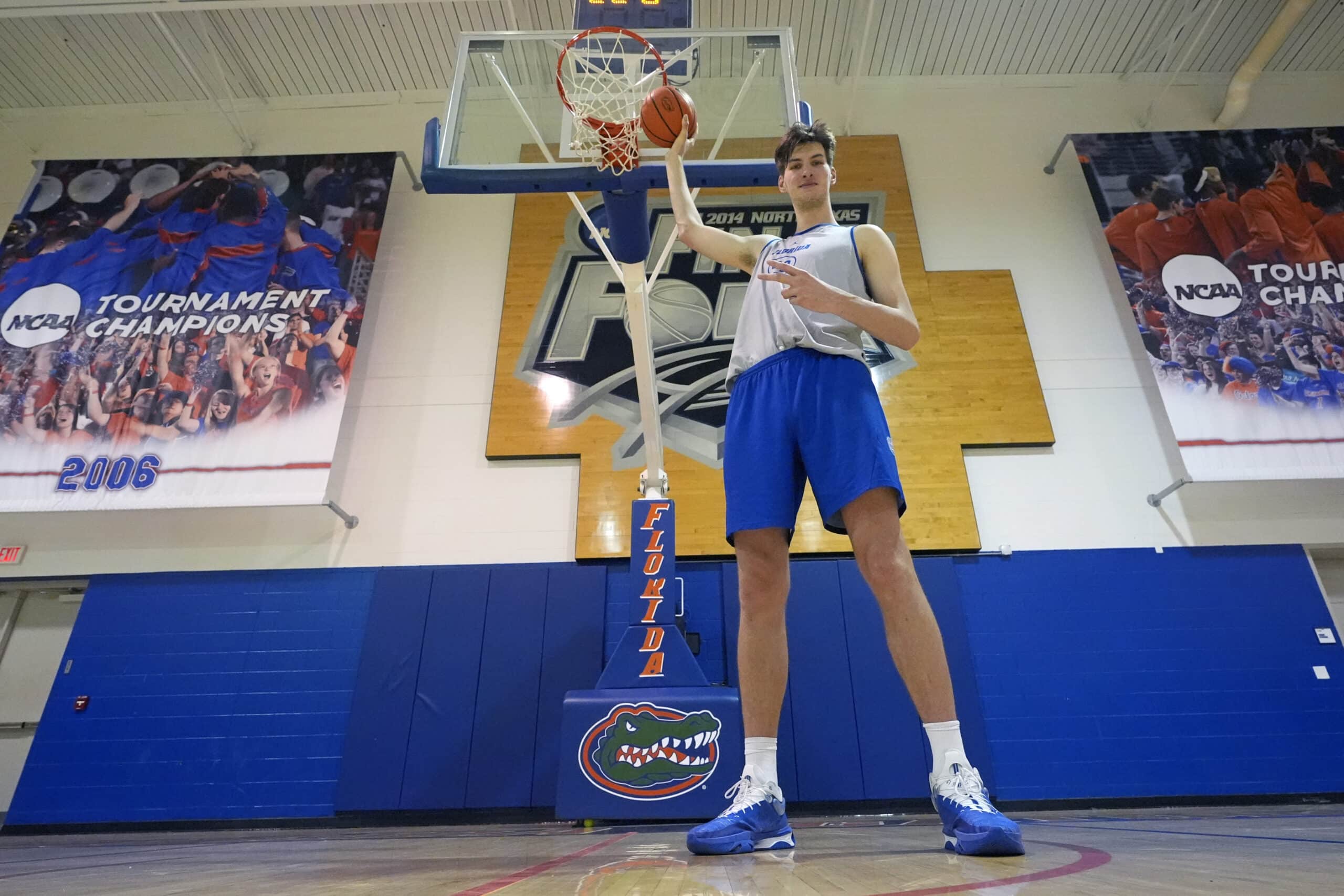 World’s tallest teen: 7’9 Rioux an intriguing basketball project