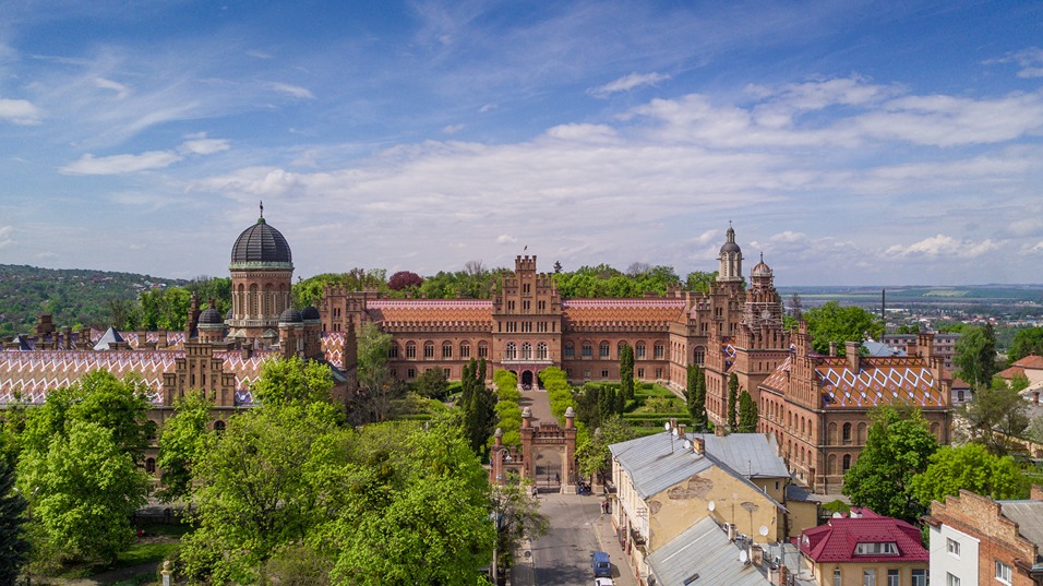 Yale vs Harvard: Campus Culture, Academics, and Beyond!  | Amber