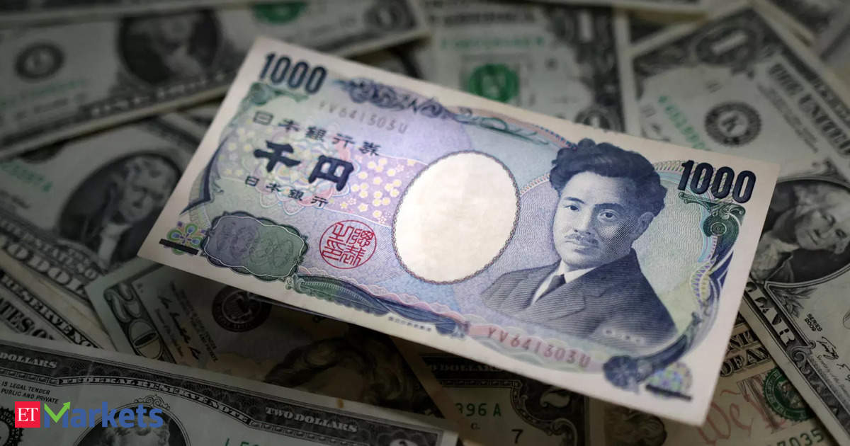 Yen wobbles, vulnerable to political reverberations