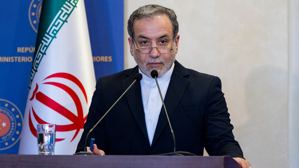 https://www.rt.com/news/605978-iran-us-israel-araghchi/Iran warns US over Israeli strike