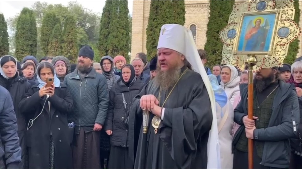 https://www.rt.com/russia/605897-ukrainian-cathedral-raid-bishop/Ukrainian diocese ‘goes underground’ after raid on cathedral