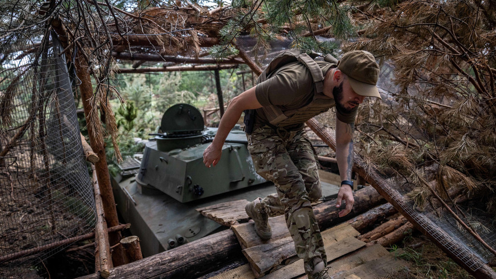 https://www.rt.com/russia/606122-ukraine-troops-abandoning-posts/Ukrainian troops increasingly abandoning posts – El Pais