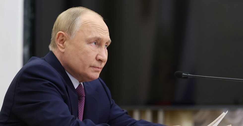 https://www.rt.com/russia/606704-putin-nuclear-arms-race/Russia doesn’t want new nuclear arms race – Putin